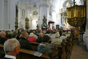 Abschlussvesper der Bischofskonferenz mit Austeilung des Bonifatiussegens (Foto: Karl-Franz Thiede)